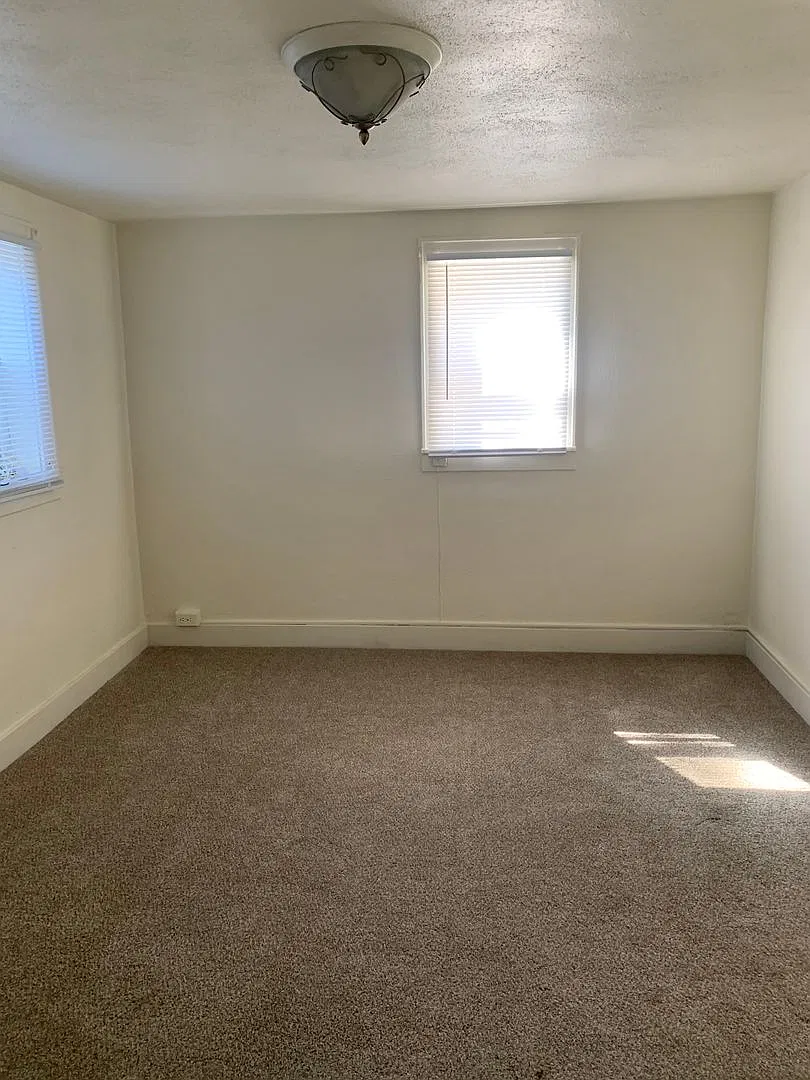 912 Capitol Ave — Photo 3