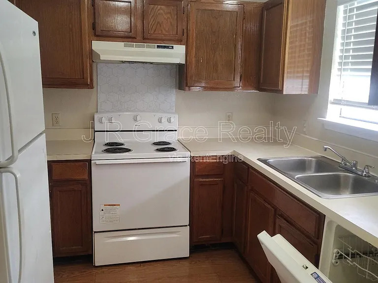 5947 Shadydell Dr — Photo 11