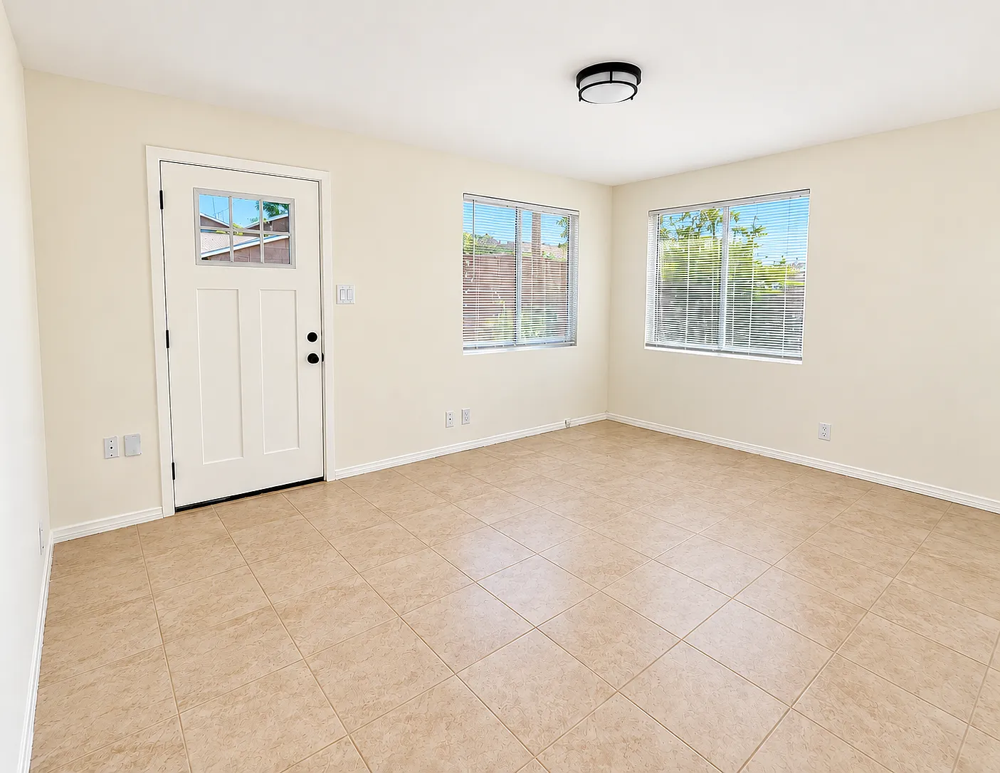 3 bed, 1105 sqft, $3,495 — Photo 4