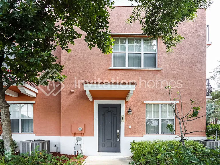 10001 SW 22nd St — Photo 1