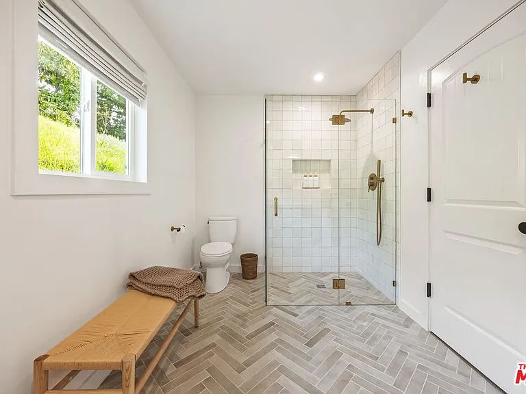 107 Alto Dr — Photo 21