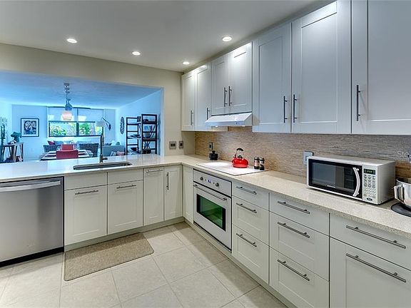 4th image of 508 Lakeside Dr #508