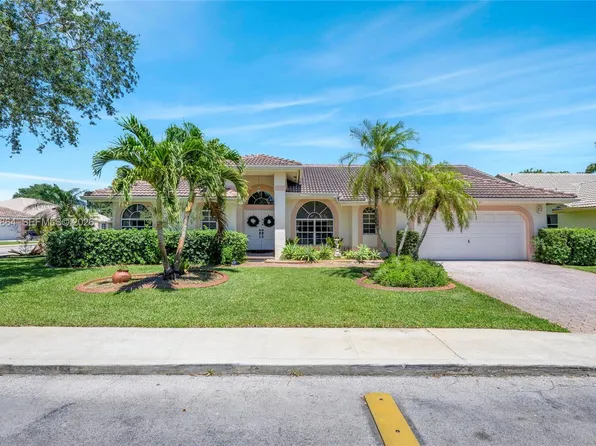 701 SW 93rd Ter, Pembroke Pines, FL 33025