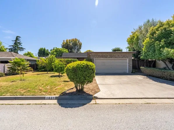 1921 Memorial Dr, Hollister, CA 95023