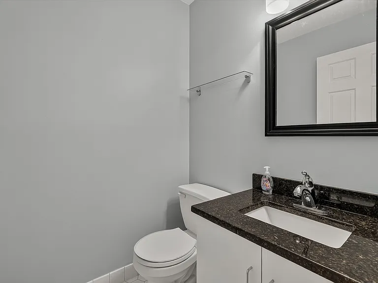 2140 Jordan Ct — Photo 11
