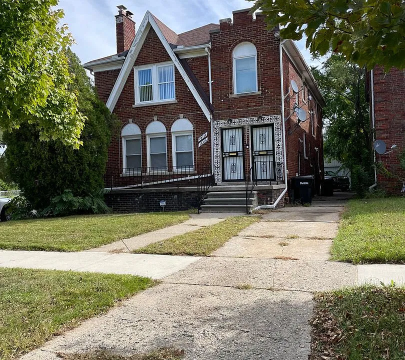 18714-16 Greenlawn Ave