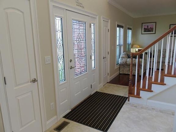 3rd image of 450 Country Knoll Dr