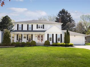 3863 River Ln, Rocky River, OH