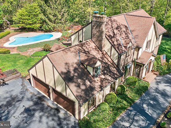 5th image of 2323 Saint Peters Rd