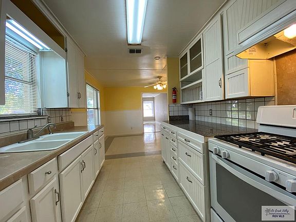 4th image of 224 Fairfax St