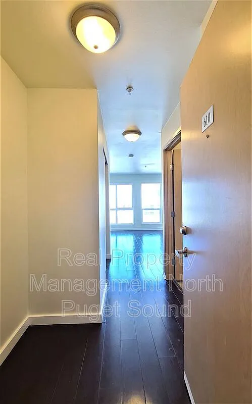 Studio, 1.0 bath, 472 sqft, $1,450 — Photo 2