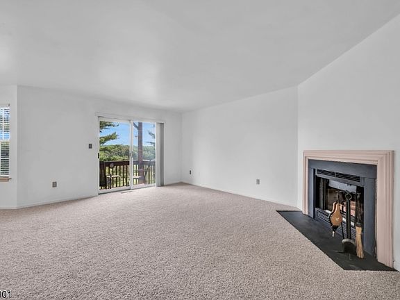 4th image of 18 Pinehurst Dr