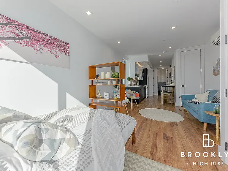 1010 Rogers Ave #5F — Photo 5