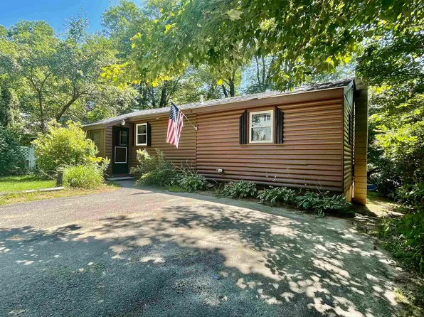 19 Hammond Road, Deerfield, NH 03037