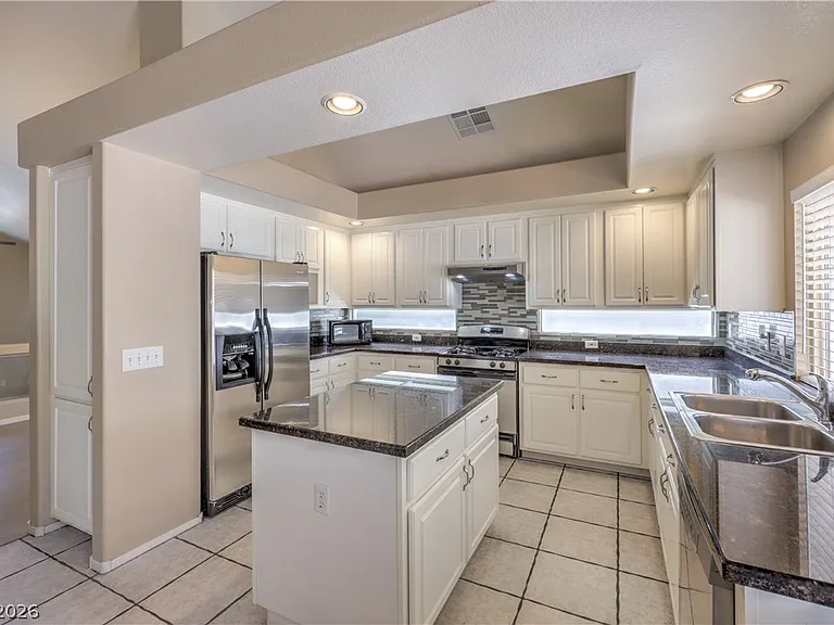 10035 Daybreak Dew Ct — Photo 15