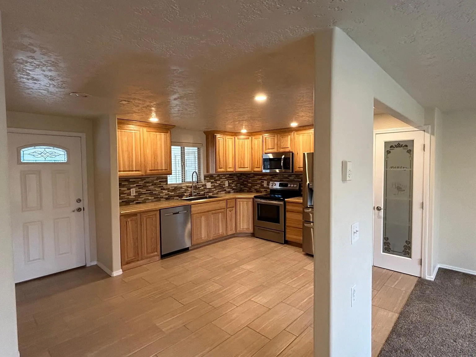 2 bed, 860 sqft, $1,525 — Photo 3