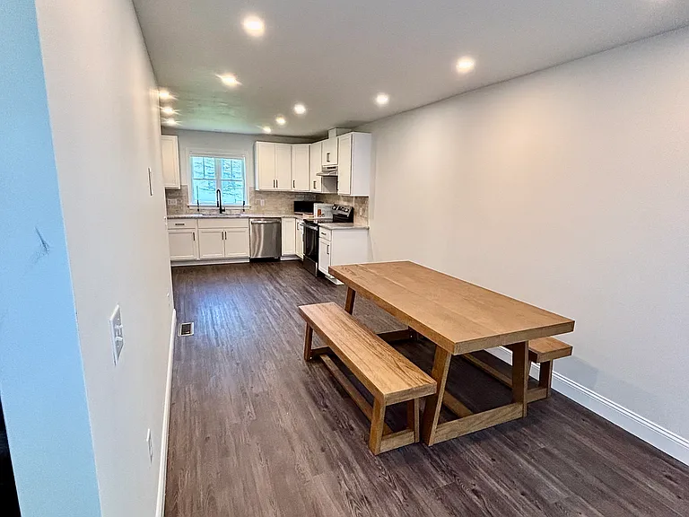 115-117 Oak St #115 — Photo 9