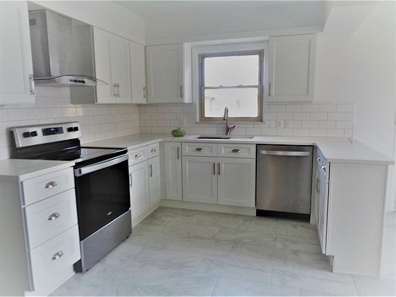 5th image of 20144 Hilliard Blvd #2