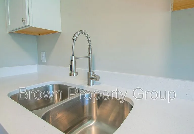 621 Winthrop Ct — Photo 7