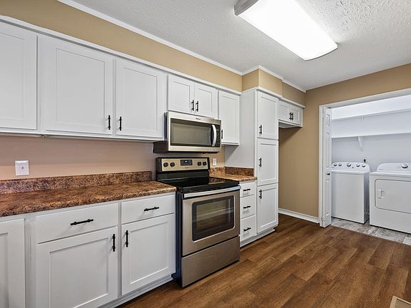 5th image of 1011 Grand Center Rd