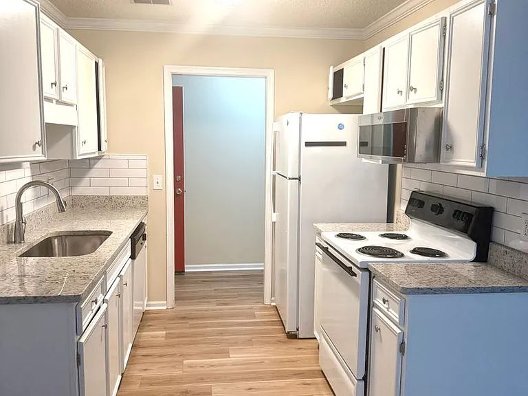 403 Wormwood Ln #H — Photo 22