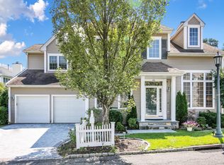 46 Ovation Ct, White Plains, NY 10603