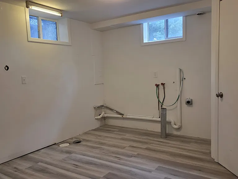 2131 S Yates St — Photo 14