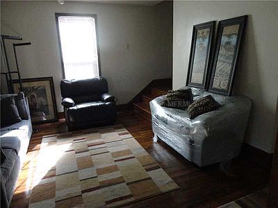 4th image of 1415 E Georgia St