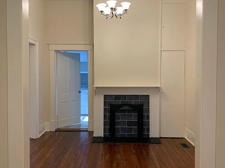 903 Montgomery St — Photo 23