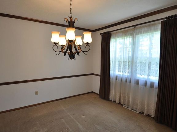 5th image of 400 Seneca Ct
