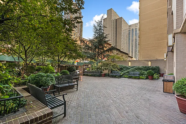 Rented by Compass | media 25