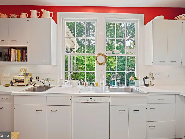 3612 Albemarle St NW — Photo 10