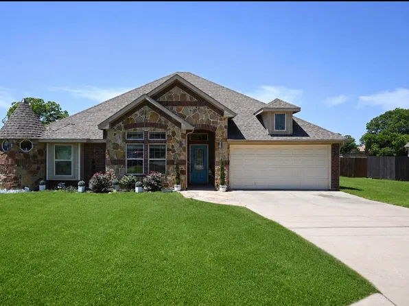 130 Bridle Path Dr, Stephenville, TX 76401