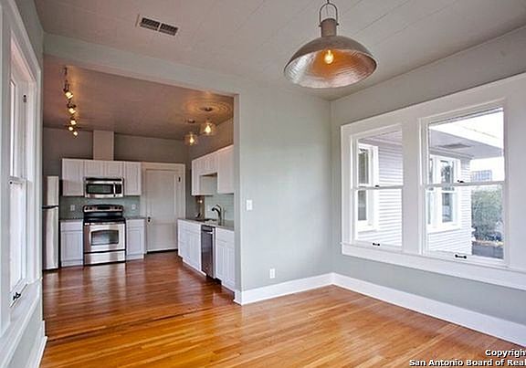 4th image of 1530 N Alamo St APT 3