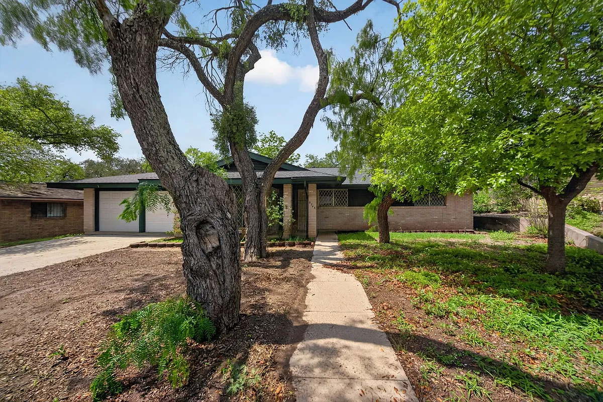 Building Photo - 3743 Newrock Dr
