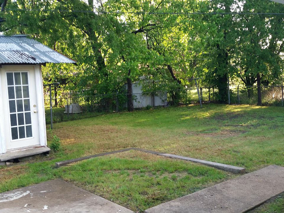 2nd image of 2119 Reever St
