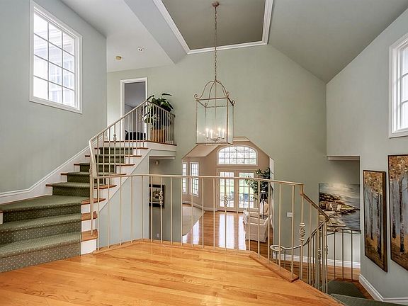 3rd image of 869 Castlewood Pl