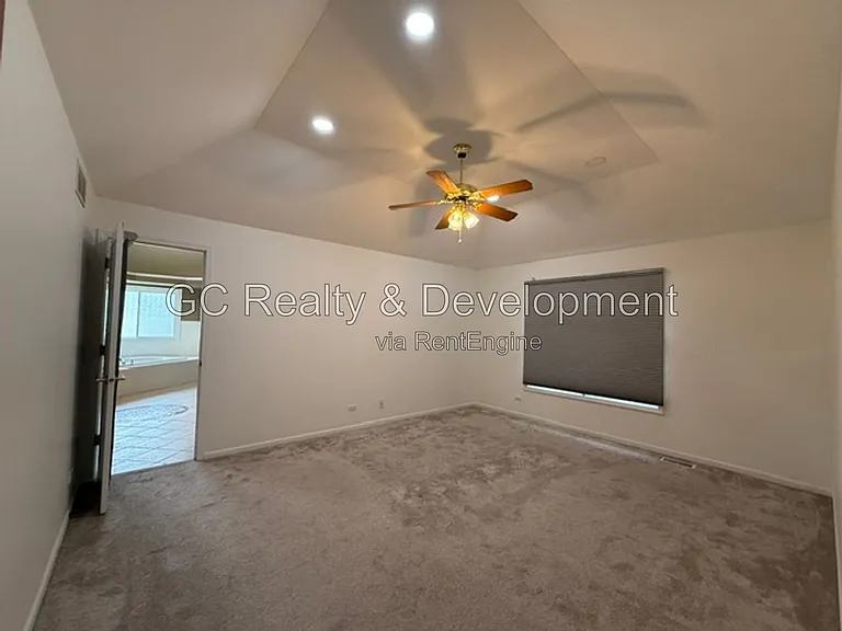 882 Clarendon Ln — Photo 26