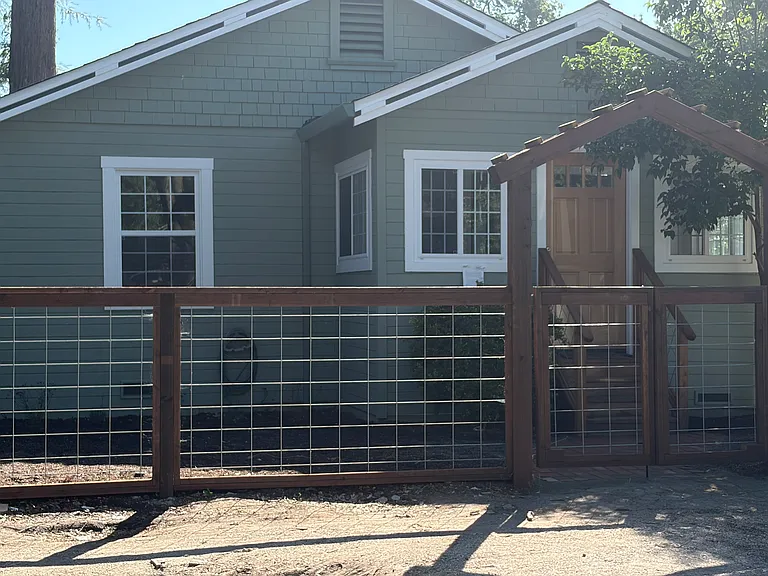 18495 Riverside Dr — Photo 1