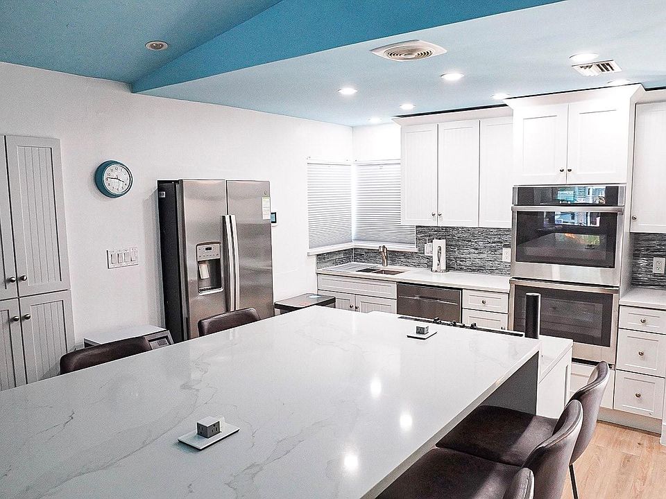 1st image of 2506 NE 6th Avenue