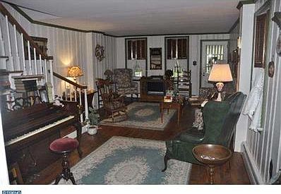 3rd image of 219 Pine St