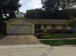 2205 Tamarack Dr, Champaign, IL