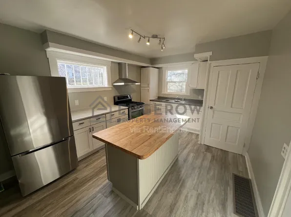 50 Mathews Ct NE, Grand Rapids, MI 49505