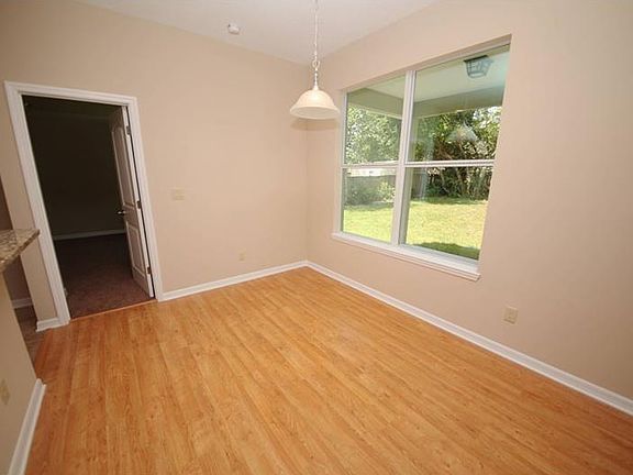 5th image of 144 Lakewood Dr