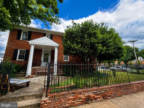 1327 S Queen St, Arlington, VA 22204