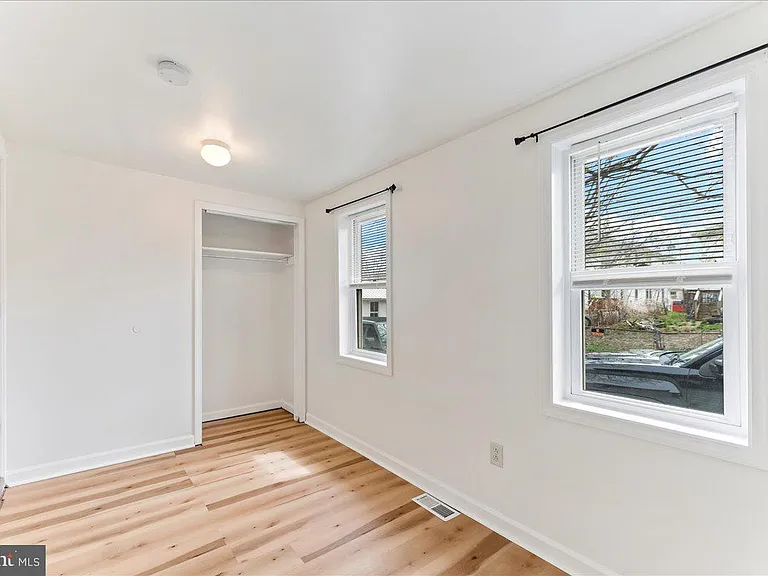 251 Hickory St — Photo 2