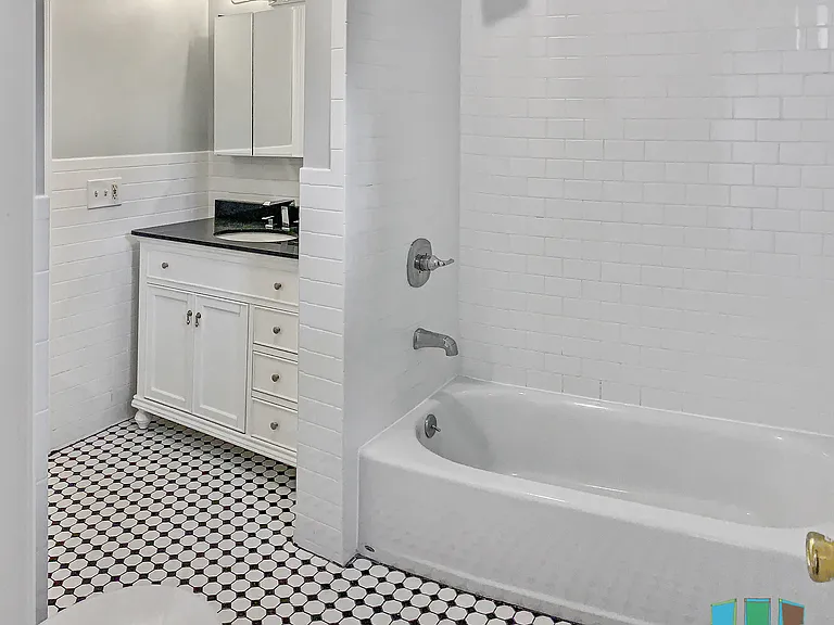 131 Hall St #1 — Photo 12