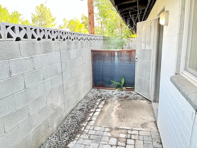 2726 E Glenrosa Ave #4 — Photo 17