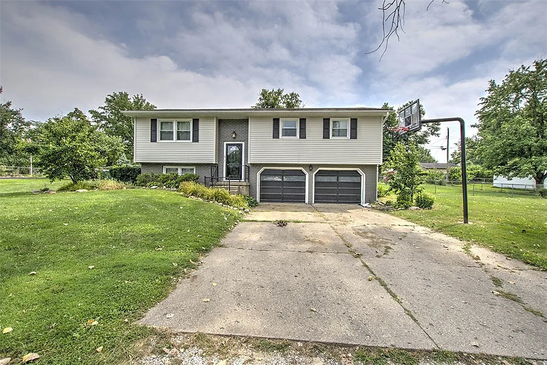 1609 Moorwood Dr photo 1