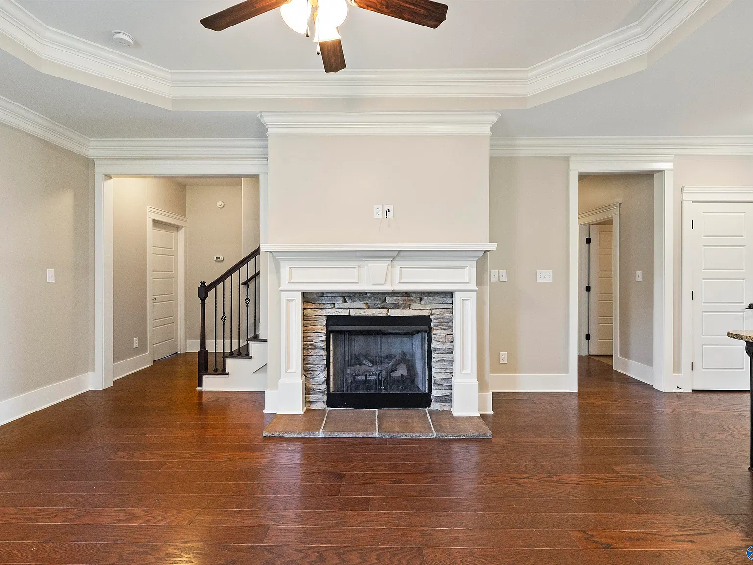 3 bed, 3.0 bath, 2096 sqft, $2,150 — Photo 4